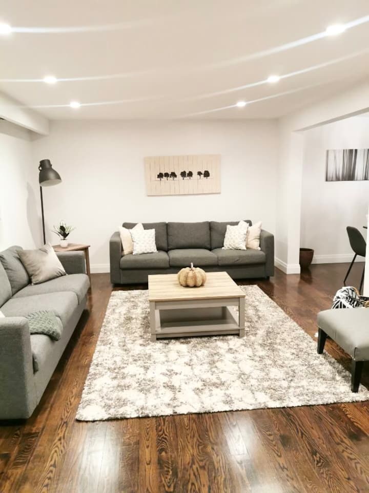 Lovely 4 Bedroom Home - Pickering