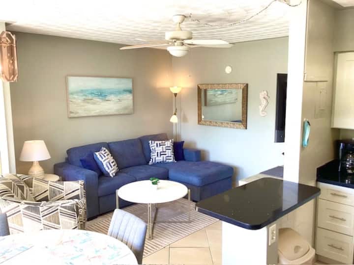 Great Location - Walking Distance To Beach - Boca Raton, FL