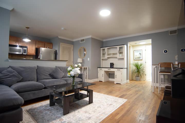 Spacious Private Condo In A Prestige Neighborhood - Atlanta, GA