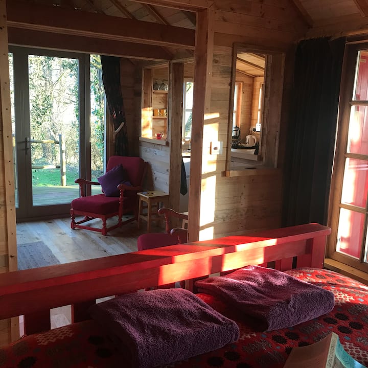 Handcrafted Cabin With Log Burner And Fire-pit. - Pembrokeshire