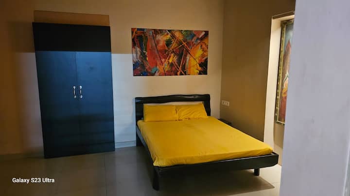 Bedroom 5 image 5