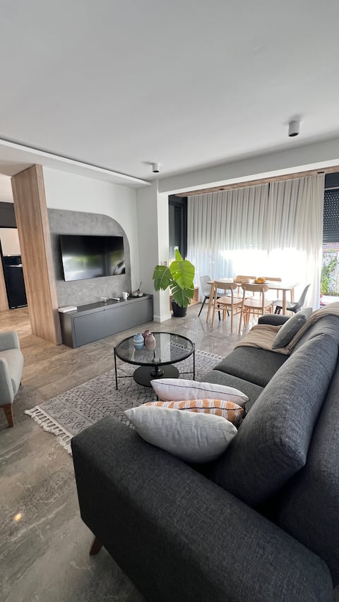 Cozy 2BR Apartment with Garden -800m to the Beach