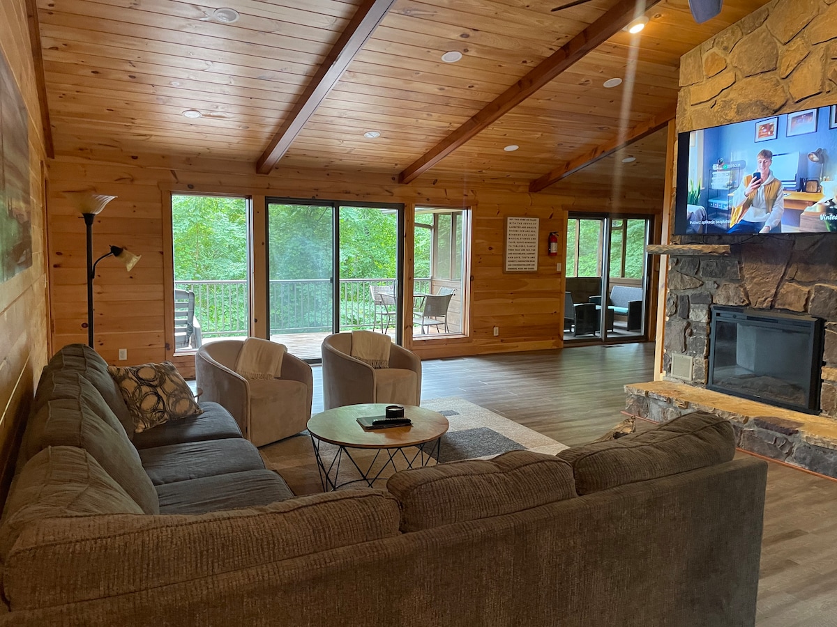 View Paradise of Bluff Mountain 4BD, 3BA, Hot Tub - Houses for
