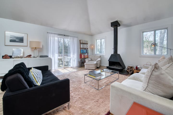 Springs Beach Cottage With Private Beach Access - Springs, NY