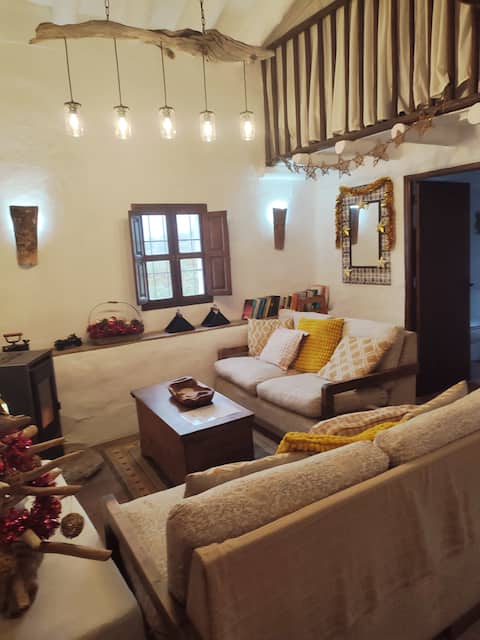 Cosy mountain cottage, wood pellet burner sleeps 4