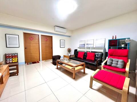 A little sweet: 3 bedrooms (sleeps 1-6 pax) SanDao MRT Exit 4 is 200 meters east and there is a parking lot 50 meters next to it