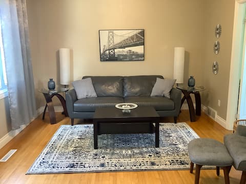 Successful Airbnb property: Cute & Cozy 5 Guest home, close to downtown in Manitoba