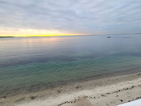 PRIVATE BEACH: BEACHFRONTS & BALCONIES @ NIANTIC