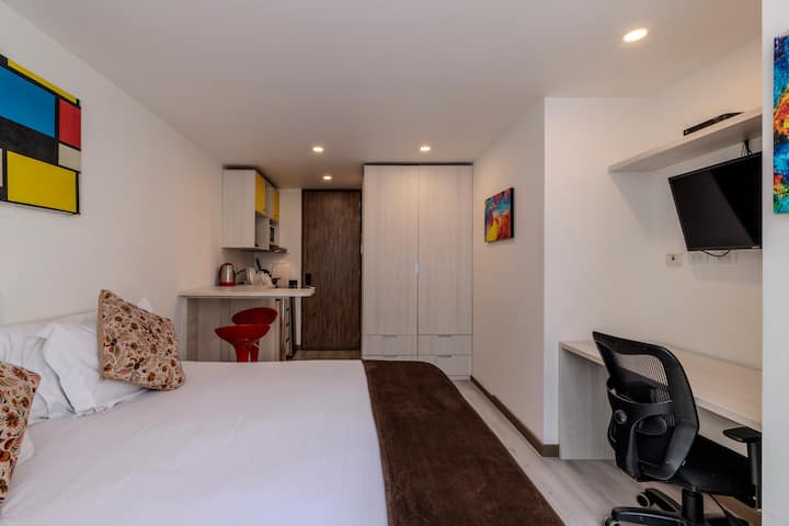 Užite si naše garsónkové apartmány s manželskou posteľou veľkosti King.