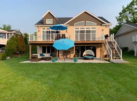 Lake Fenton Fun 4/3 sleeps 8 walkout Bar Game Room