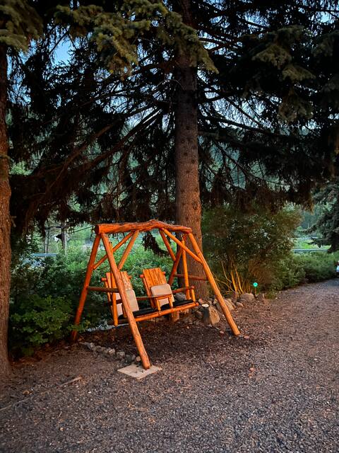 “The Cabin” On 410   A Nature Lovers Retreat!