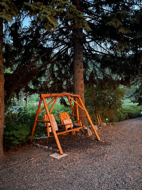 “The Cabin” On 410 A Nature Lovers Retreat!