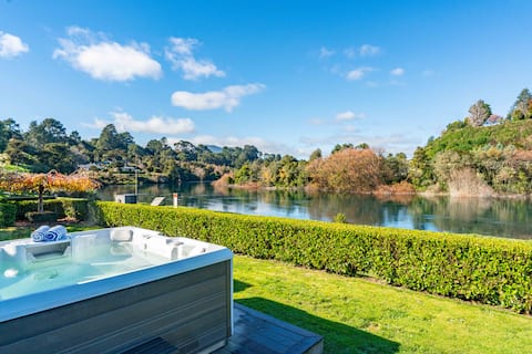 River View Retreat with Spa Pool - Taupo