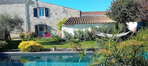 Character house with pool near La Rochelle