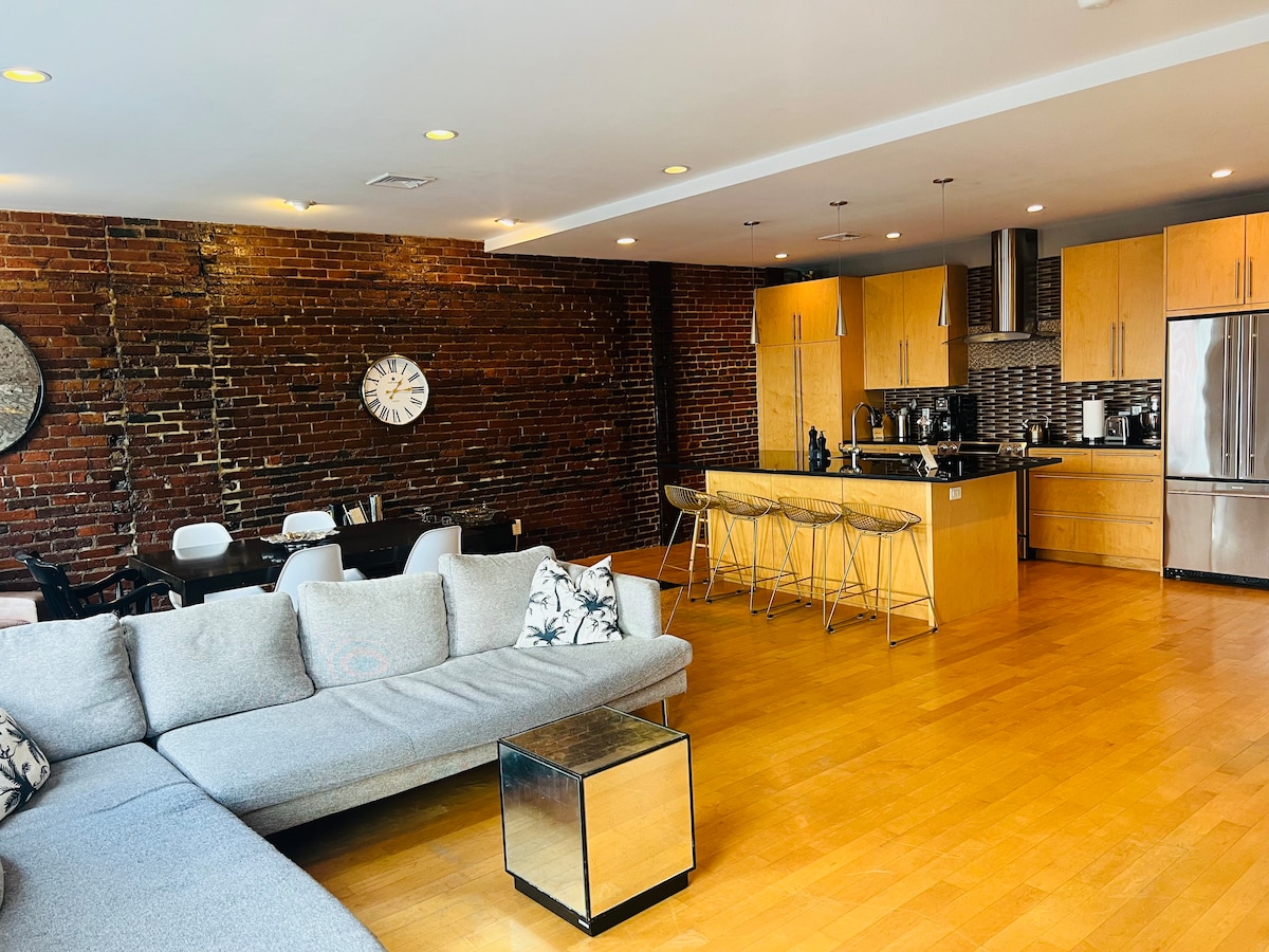 Top performing Airbnb: Boston Harbor View!Free Parking!North End 3 bed in Central Boston