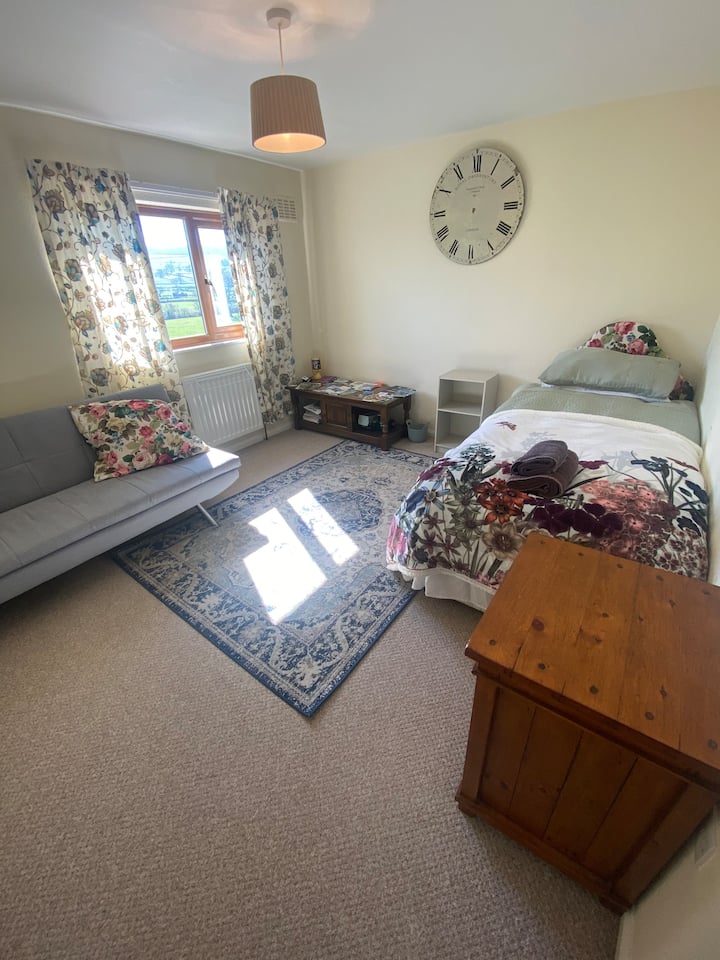 Krevet za jednu osobu, TV s DVD playerom