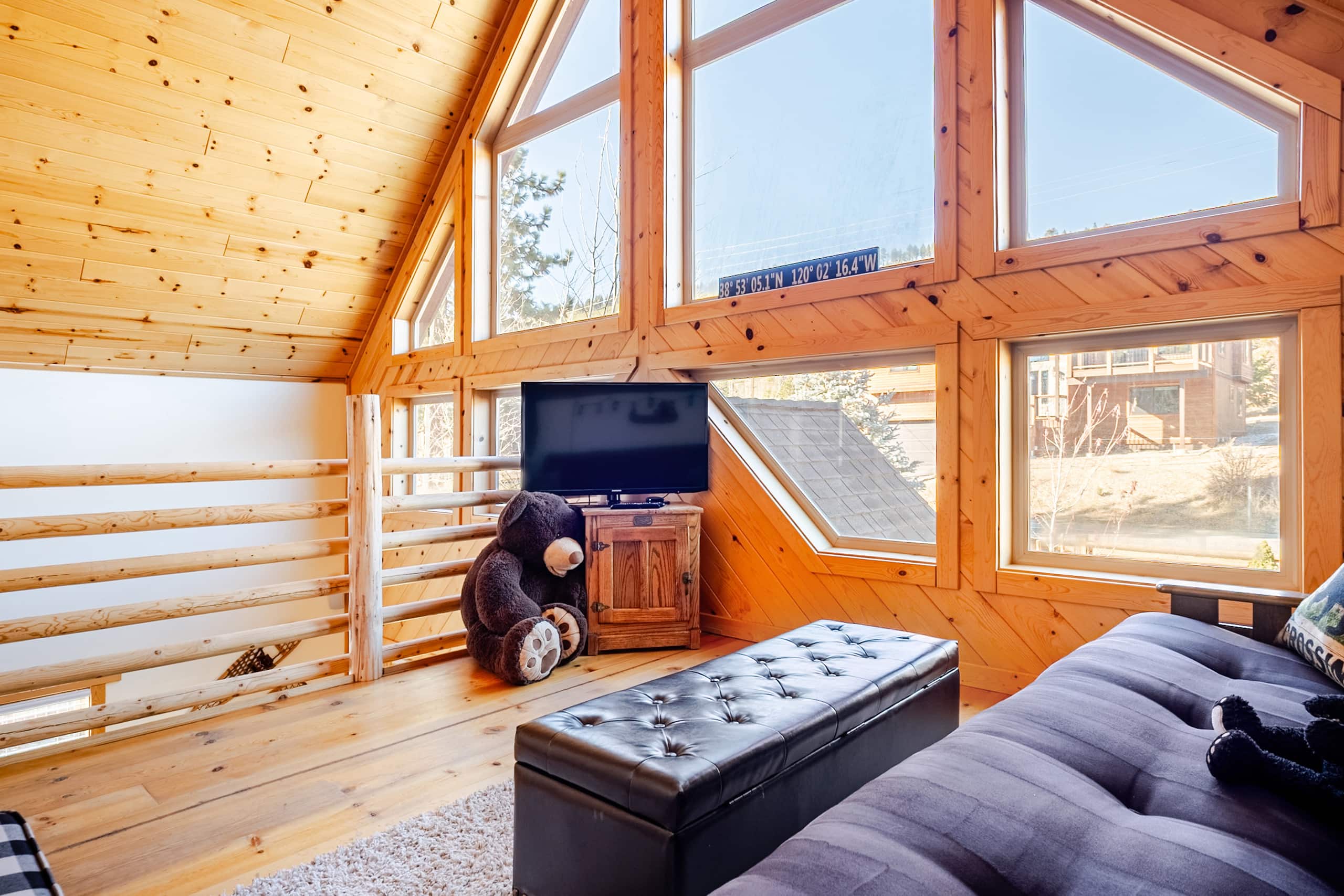 Rustic Cabin with Hot Tub, Near Lake & Heavenly - Photo 13