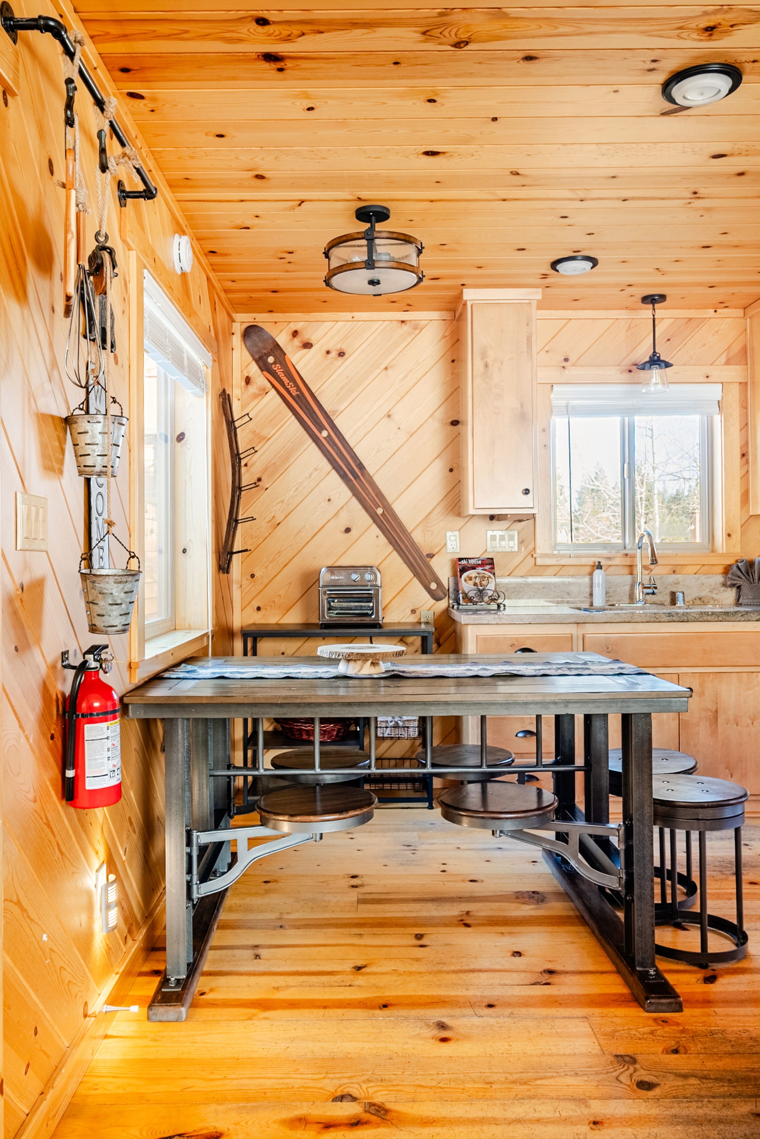 Rustic Cabin with Hot Tub, Near Lake & Heavenly - Photo 18