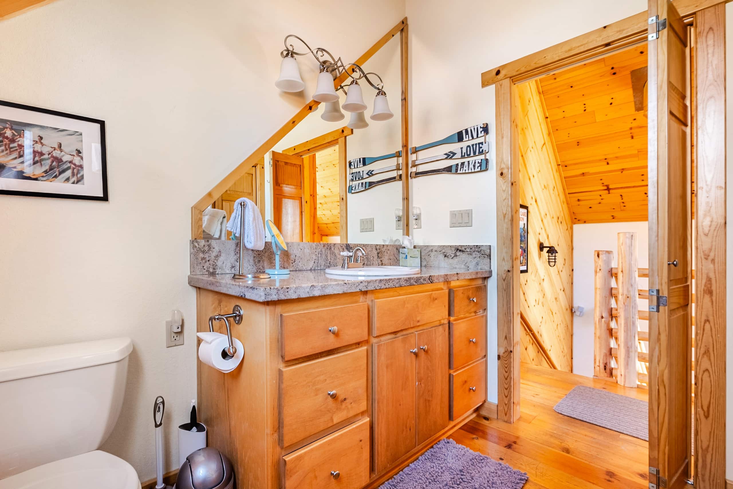 Rustic Cabin with Hot Tub, Near Lake & Heavenly - Photo 34
