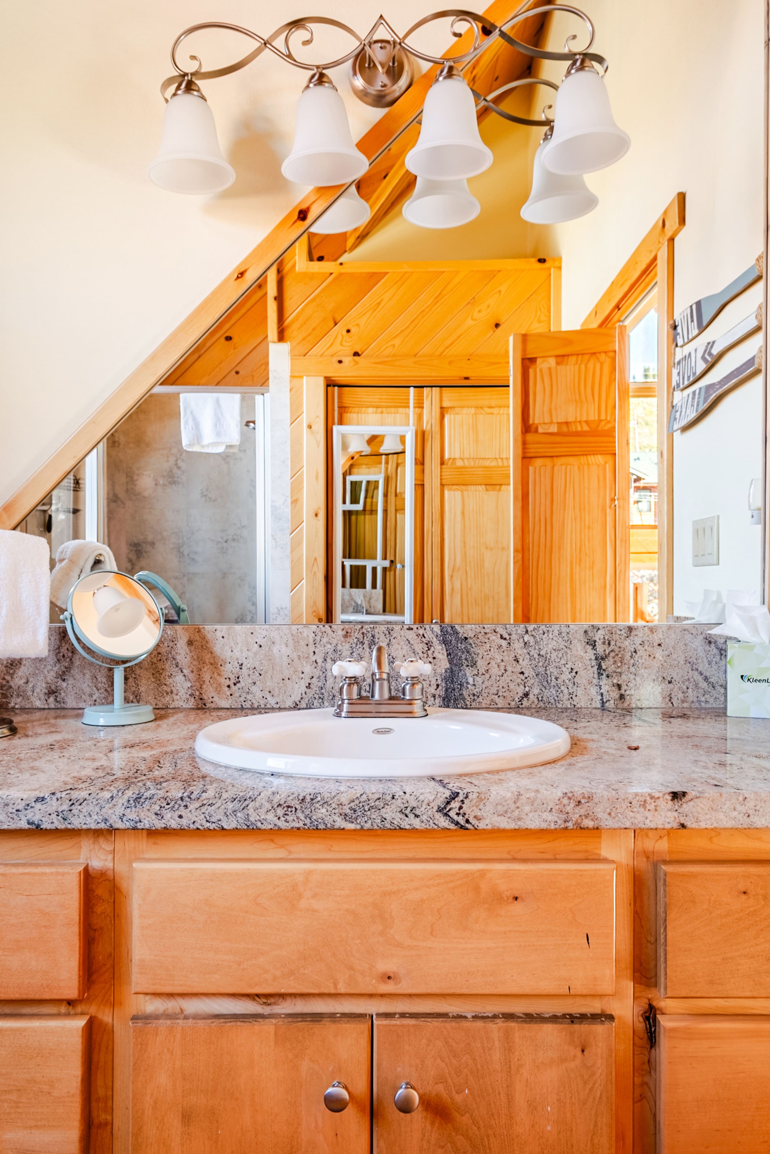 Rustic Cabin with Hot Tub, Near Lake & Heavenly - Photo 33