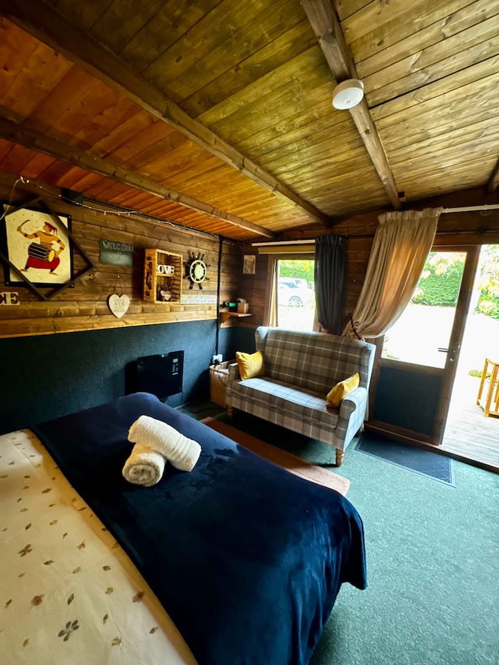 Hot-tub, Peak District Cabin Walks, No Extra Fees. - England