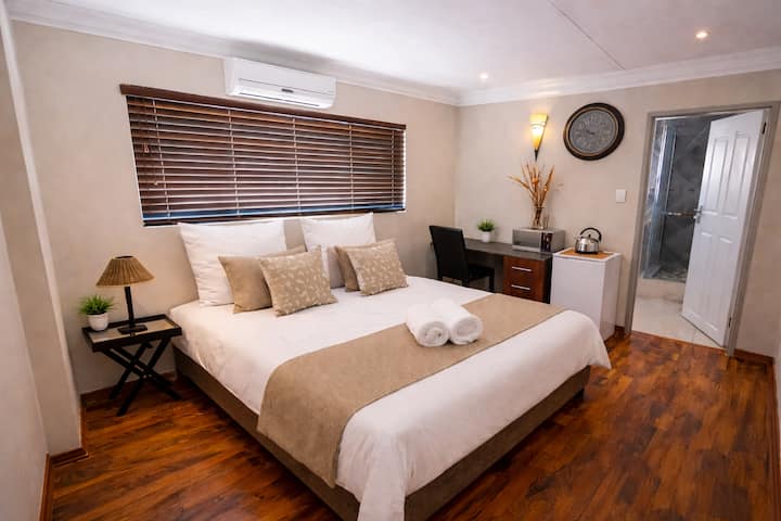 Caesars Place Room 5 - Kathu