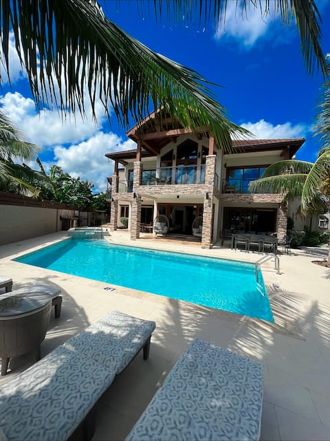 Your Oceanview Paradise, Chef & Butler Included