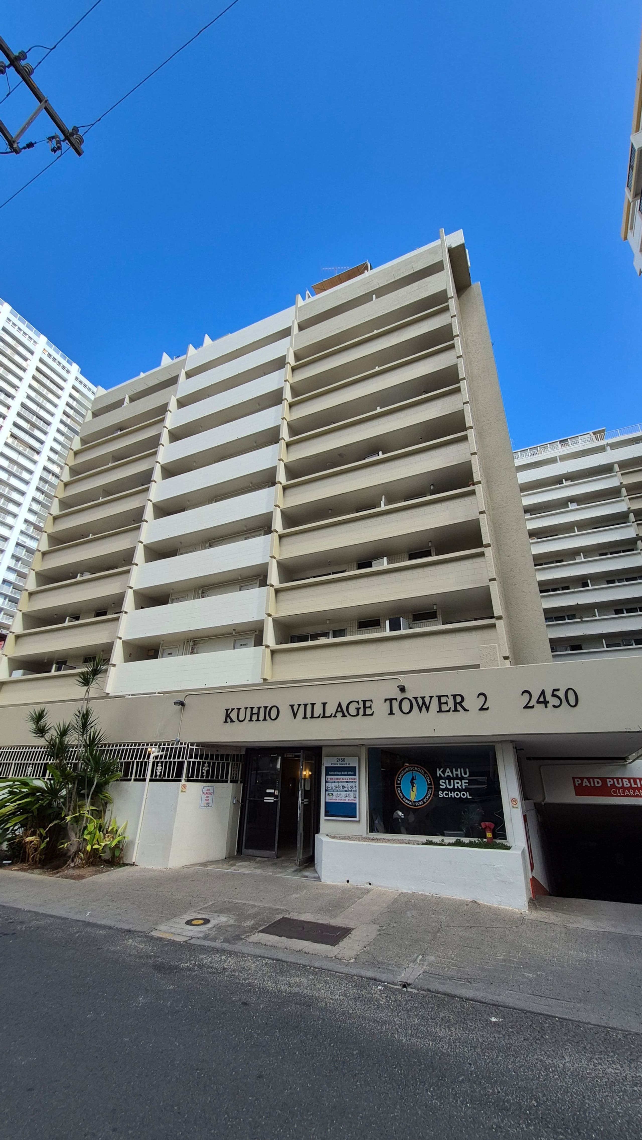 Condo in Honolulu · ★4.76 · Studio · 1 bed · 1 private bath - Image 4
