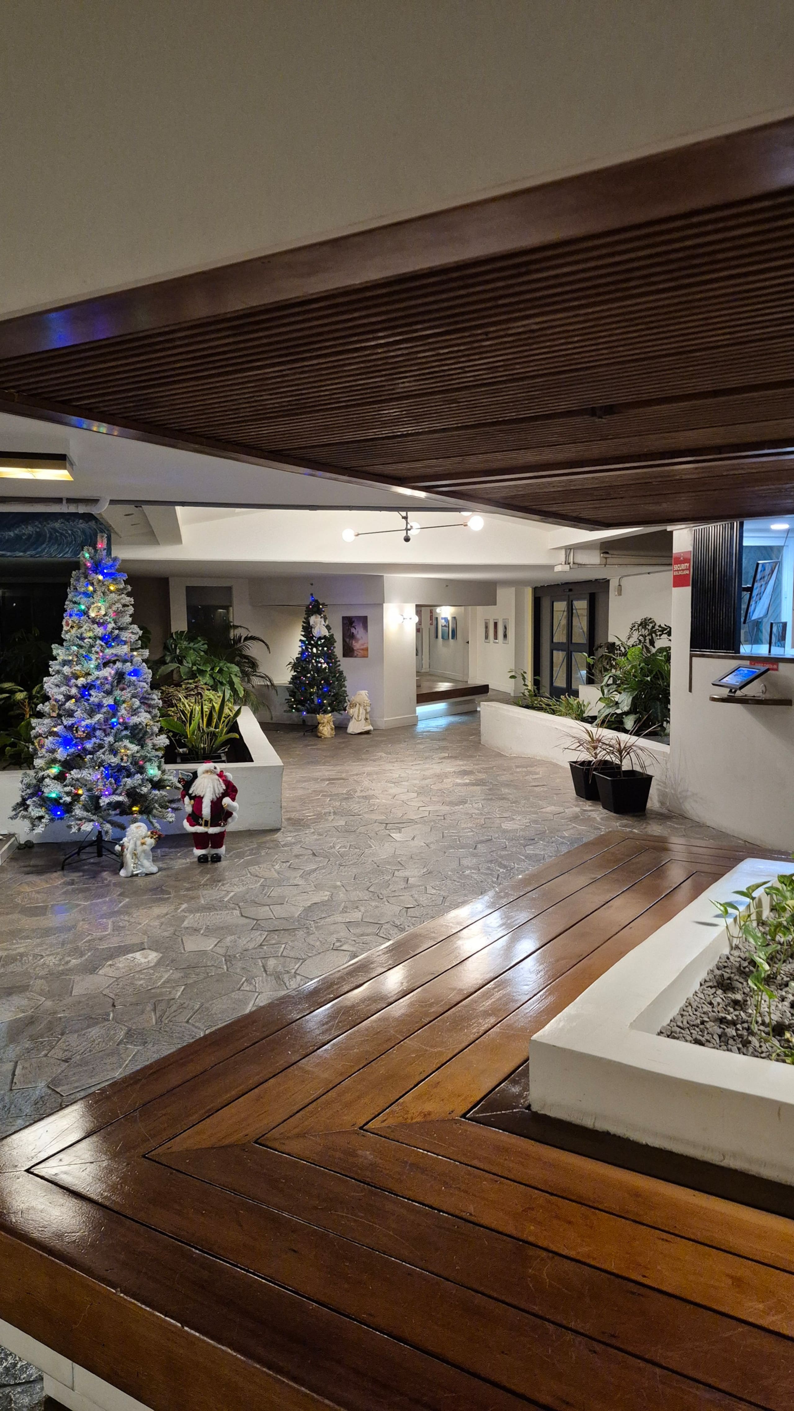 Condo in Honolulu · ★4.76 · Studio · 1 bed · 1 private bath - Image 17