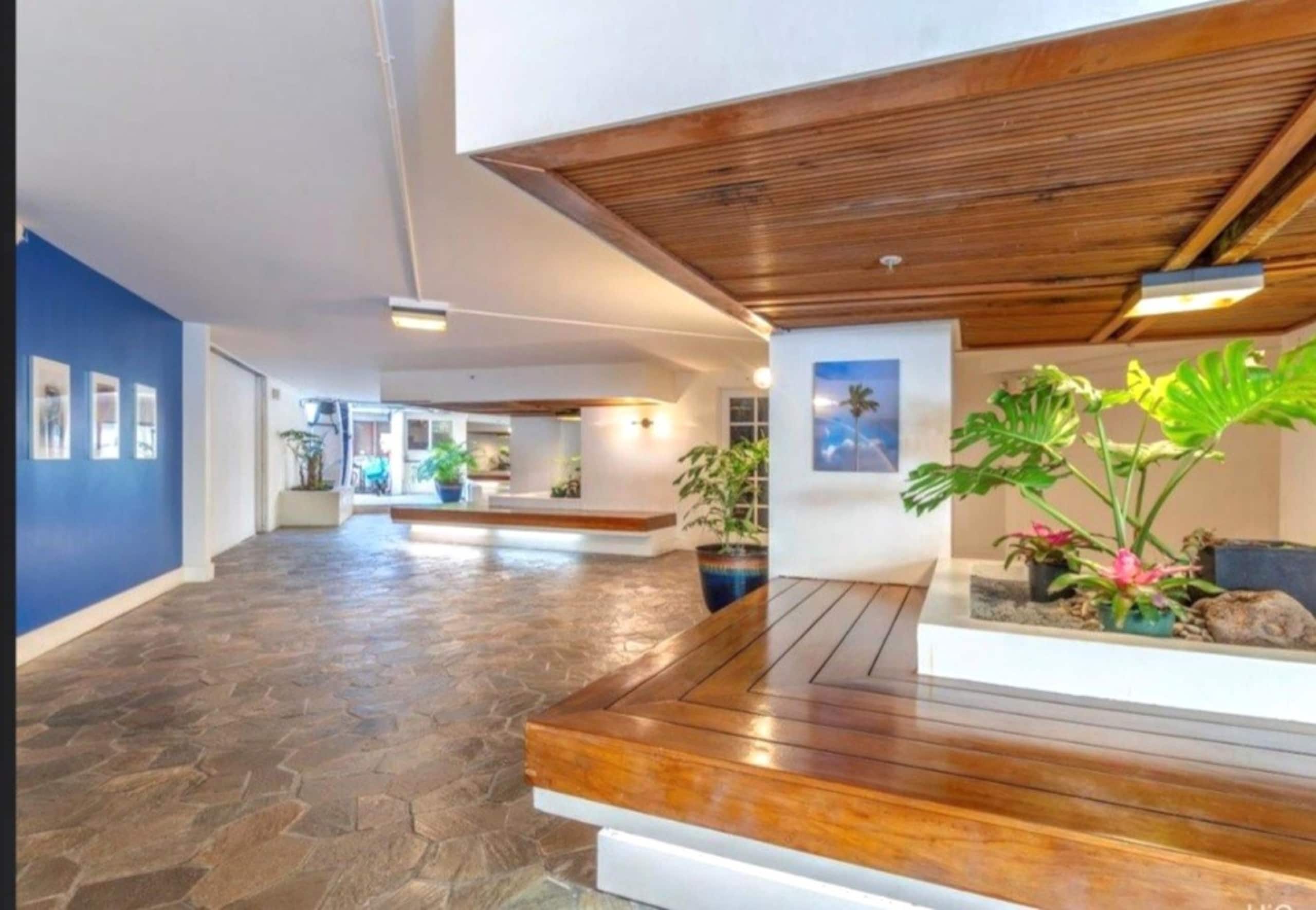 Condo in Honolulu · ★4.76 · Studio · 1 bed · 1 private bath - Image 8