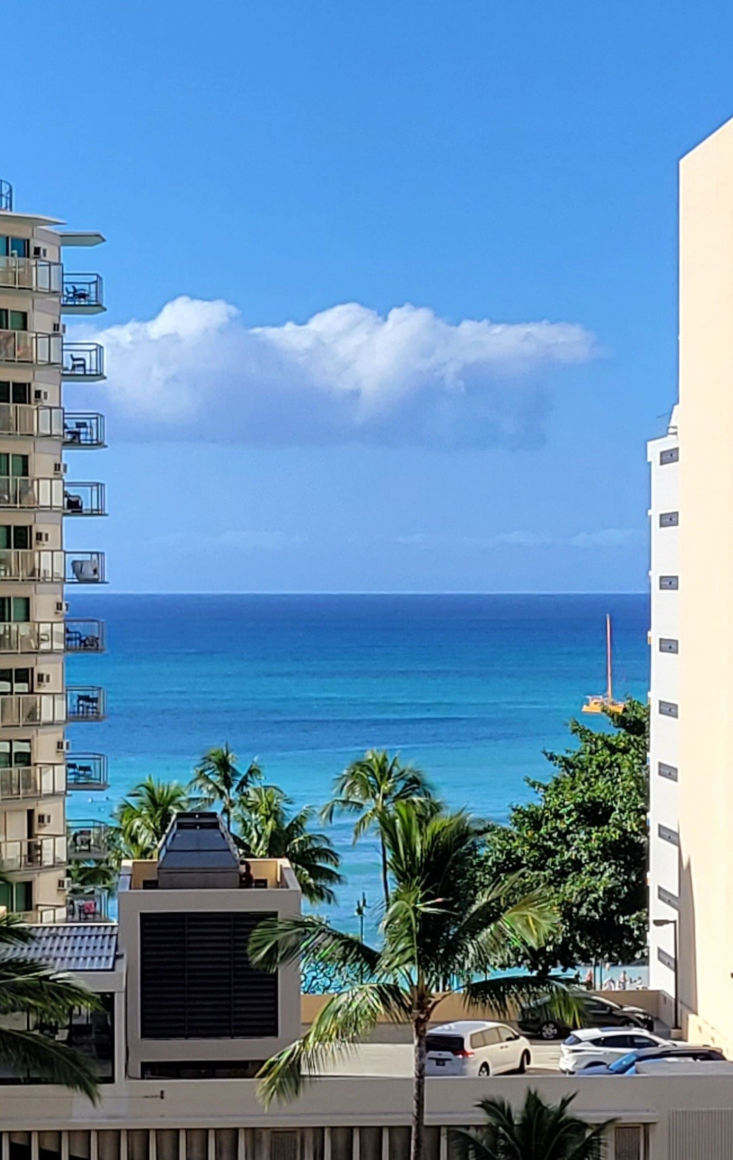 Condo in Honolulu · ★4.76 · Studio · 1 bed · 1 private bath - Image 7