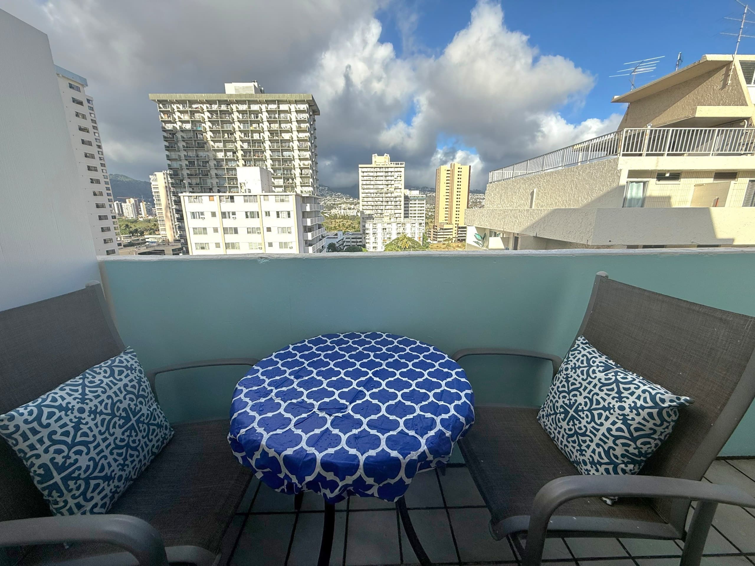 Condo in Honolulu · ★4.76 · Studio · 1 bed · 1 private bath - Image 3