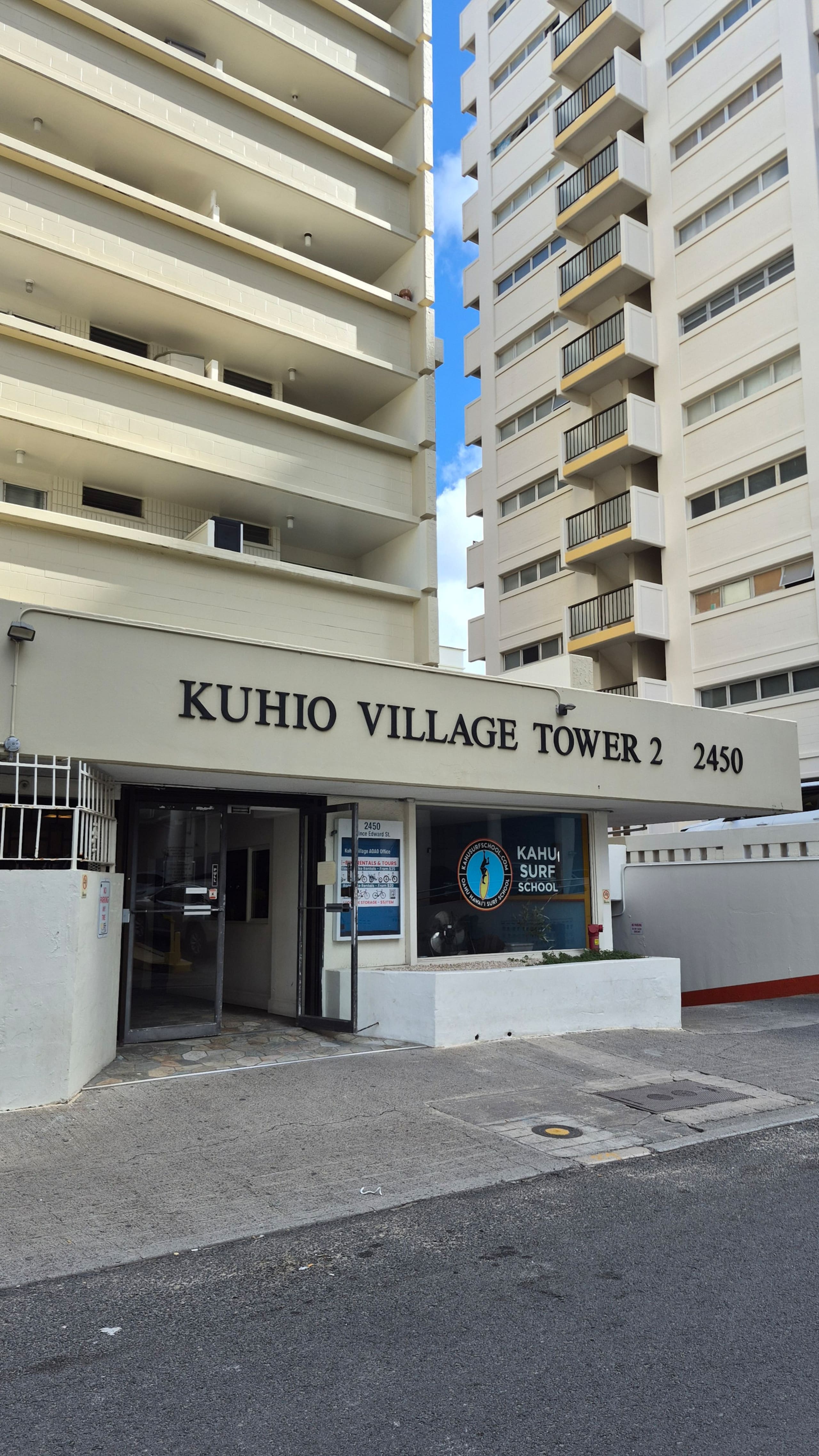 Condo in Honolulu · ★4.76 · Studio · 1 bed · 1 private bath - Image 21