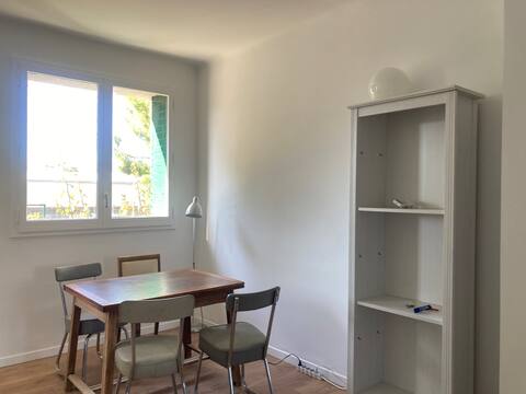 Successful Airbnb property: Spacious 3-room apartment ideally located in the 8th arrondissement. in Marseille 8e Arrondissement