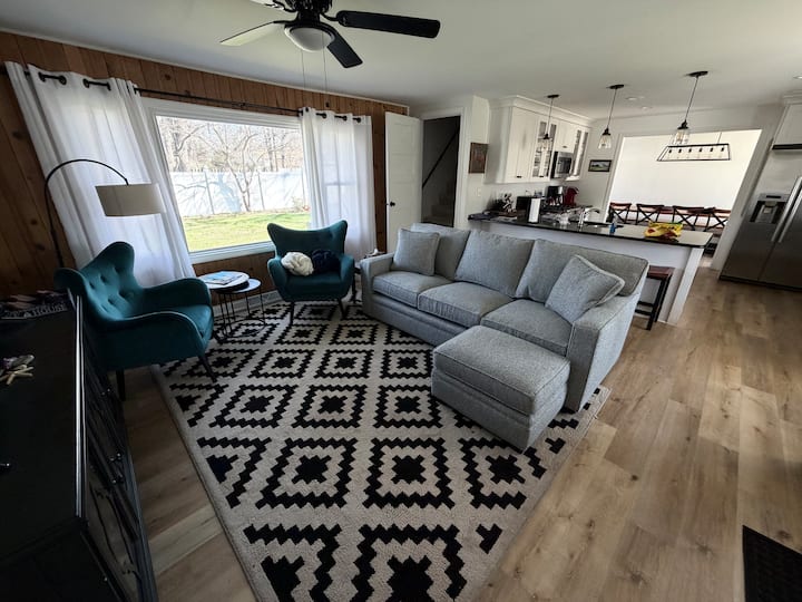 Comfortable, Newly Renovated Home, Walk To Beach! - Michigan City, IN