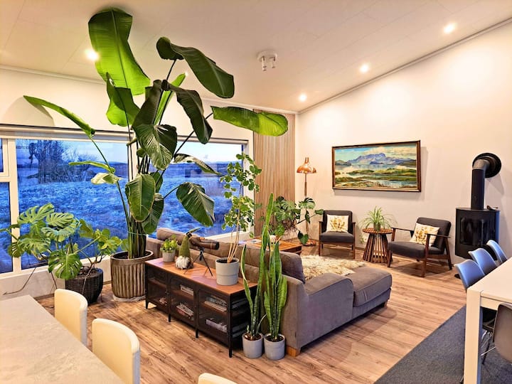 Austurey - Lakefront Villa - Iceland