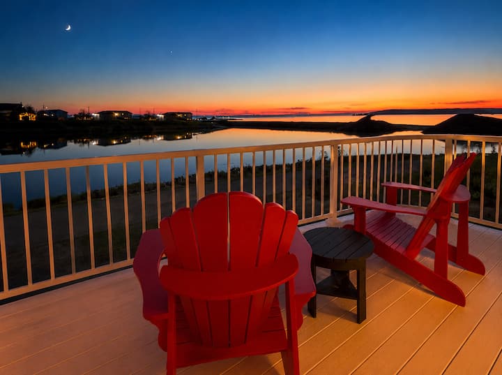 Seaside Getaway with Stunning Ocean Views/Sunsets