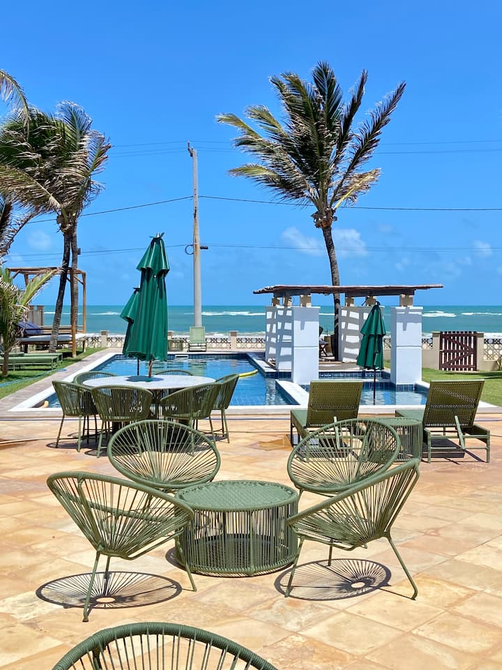 Beachfront House with 7 to 10 air-conditioned suites