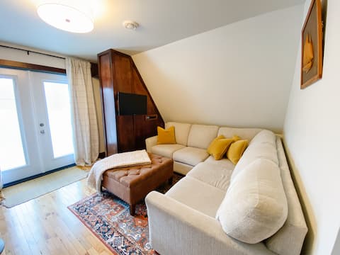 Top Airbnb: Orig.Inns - The Barn Retreat & Hot Tub in Lunenburg
