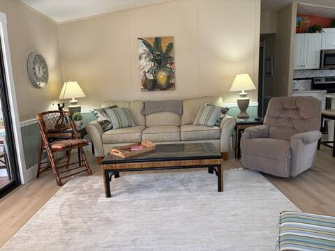 Successful Airbnb property: Magnolia Cottage under the Paradise sun. in Lady Lake