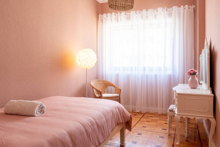 Schlafzimmer 4