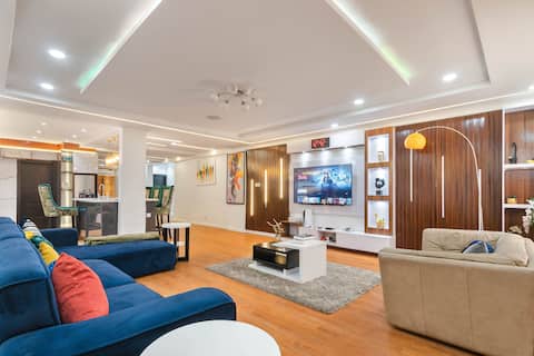 🏆WATERFRONT 3BR APT FREE PARKIN WiFi NETFLIX POOL