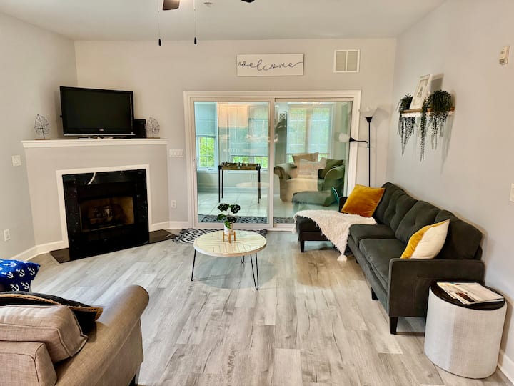 Sunset Vibes | Pond View Condo Near Beaches, Pool - Lewes, DE