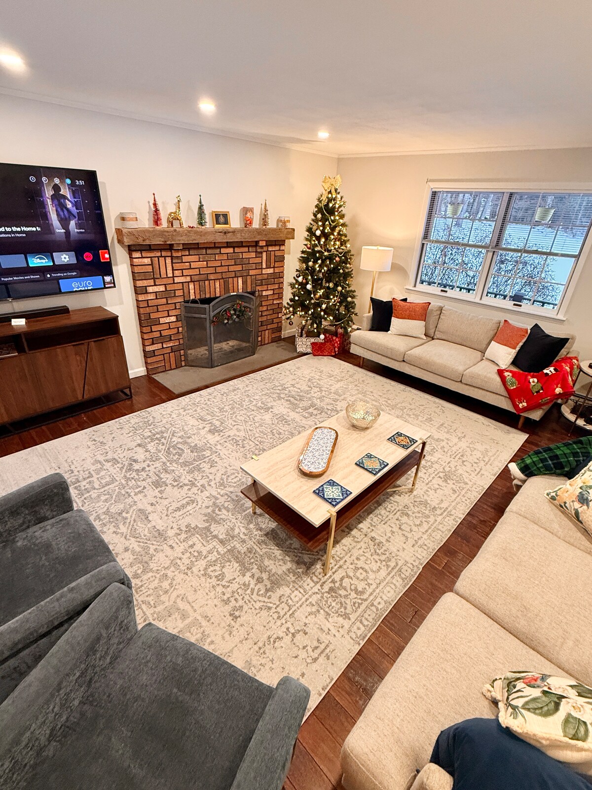 Top performing Airbnb: Luxury 6BR Villa | XL Pool, Hot Tub & Movie Room in Windham