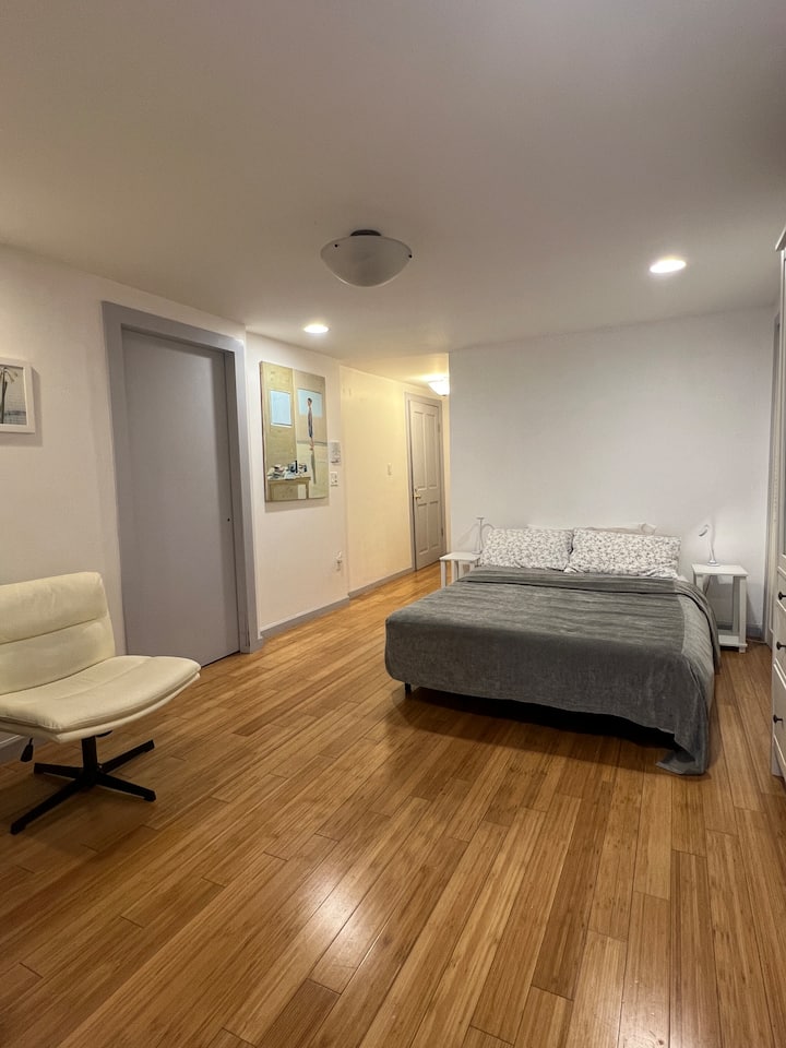 Garden! Townhouse: Private Studio Apt Suite - Brooklyn, NY