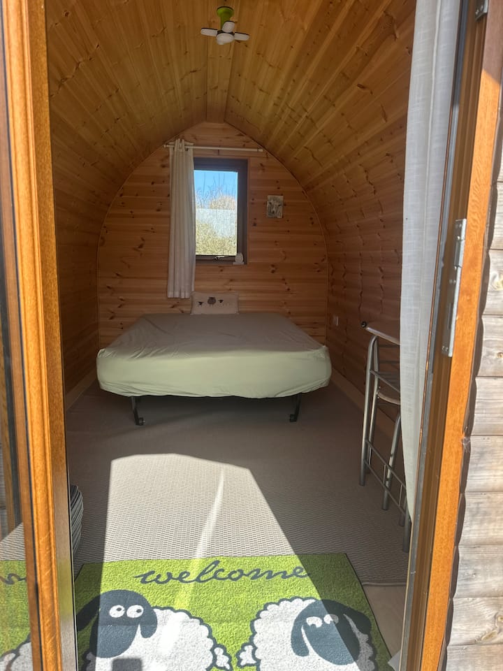 The Sheep Shack - Tanglin Farm Camping Pod - Cotswolds