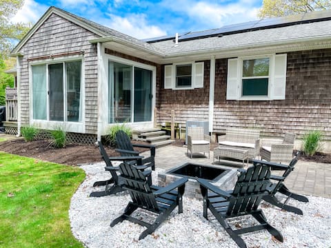 *Barefoot Bungalow* Cozy Cape Cod Beach House
