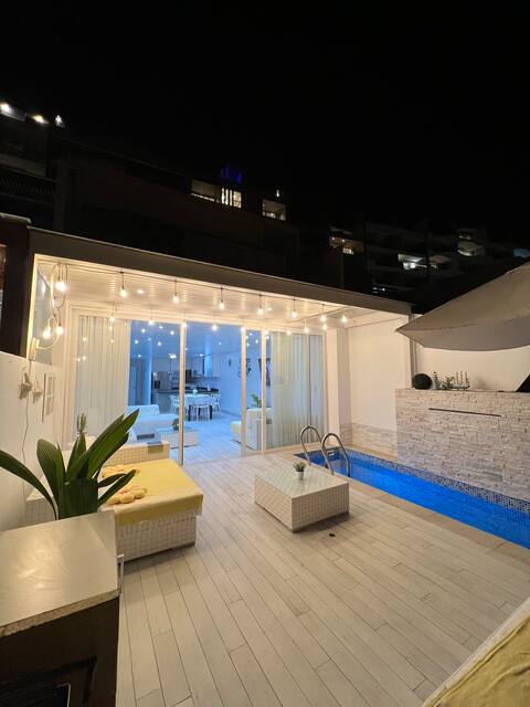 Duplex front view tip beautiful beach gentlemen