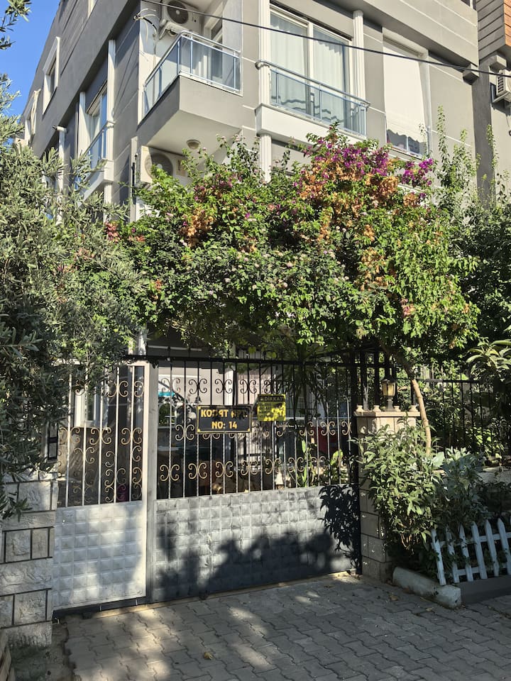 Fully furnished 2+1 apartment (99 m²) suitable for family use.