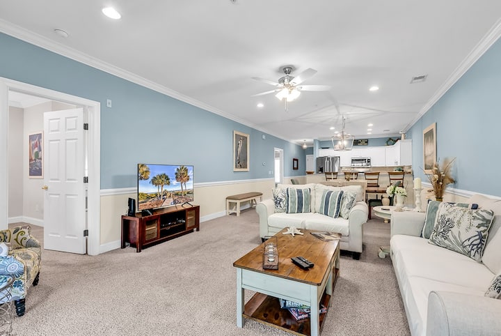 Sandy Feet Retreat
3 Bed 2 Bath, Beach Pool & Golf - Garden City, SC